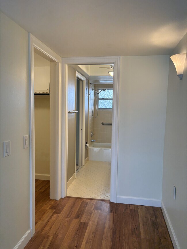 Building Photo - 5020 Brittany Dr S