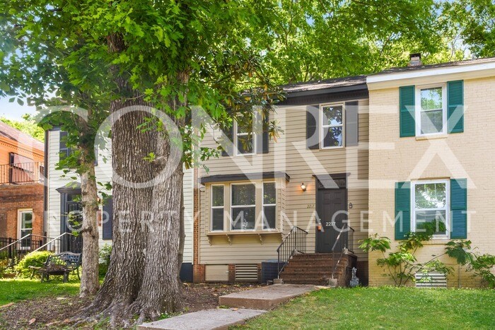 Primary Photo - Charming Townhome in Huntsville!