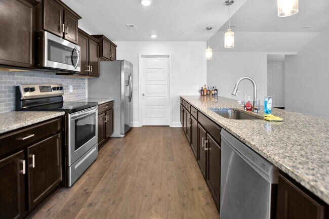 Foto del edificio - Pet Friendly Three Bedroom!