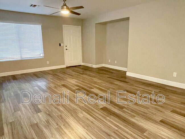 Foto del edificio - 9230 E Carol Ave
