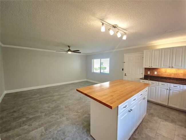 Building Photo - 11804 Raintree Lake Ln