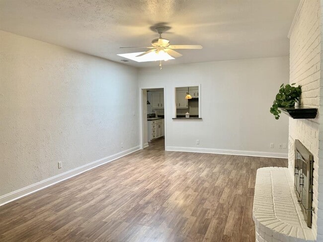 Building Photo - 2205 Woodcreek