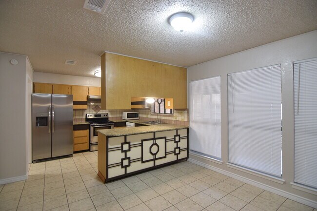 Building Photo - 604 Bream Cir