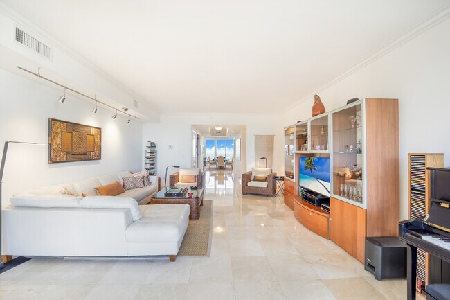 Foto del edificio - 781 Crandon Blvd
