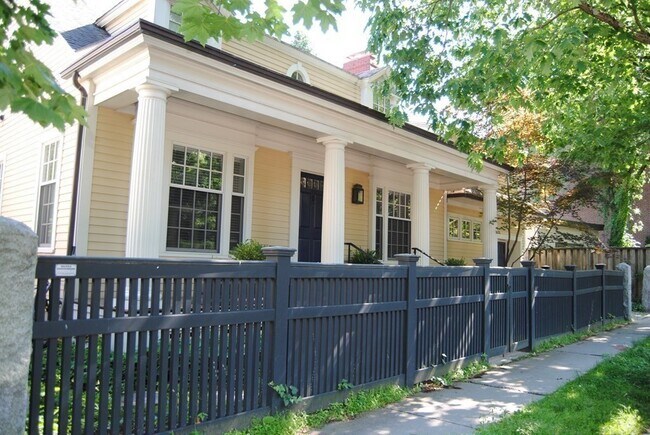 Building Photo - 232 Brattle St