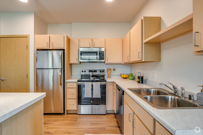 2BR, 2BA - 1,040SF - Kitchen - City East Apartments