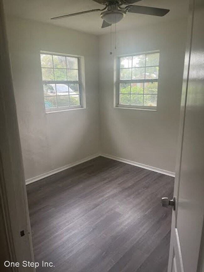 Building Photo - 3 br, 1 bath House - 1710 SW 3rd St