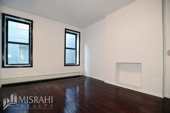 Building Photo - 121 Essex St