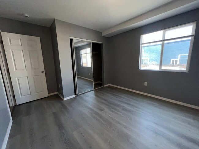 Building Photo - 253 E 69th St