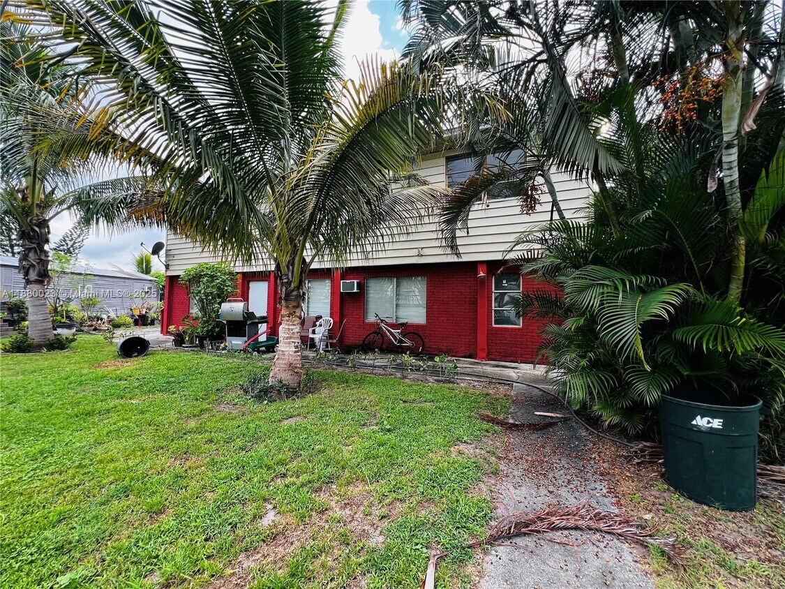 Primary Photo - 2655 SE Carroll St