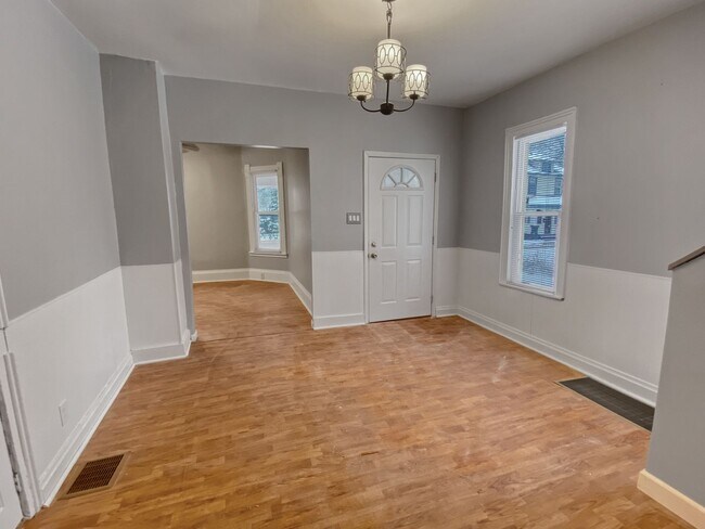 Foto del edificio - Lovely updated 3 bedroom 2 bathroom home n...