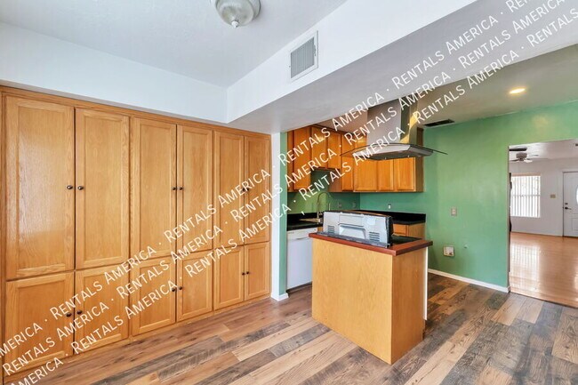 Foto del edificio - 9011 W Floyd St