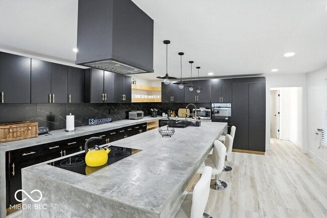 Foto del edificio - 1324 E 9th St