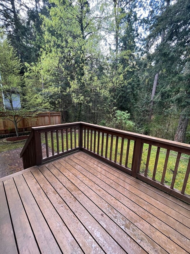 Building Photo - Large Home in Central Bellingham Close to ...