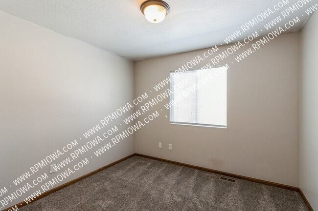 Building Photo - GREAT FLOORPLAN!! 4 Bed, 3 Bath Home in No...