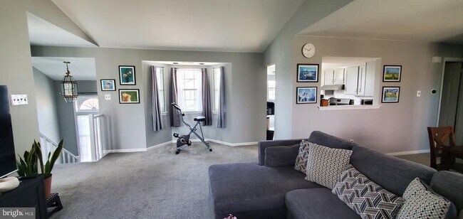 Building Photo - 665 Rose Hollow Dr
