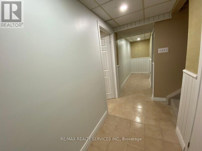 Building Photo - 27 STANWELL Dr