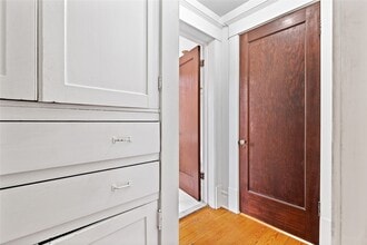 Building Photo - 806 Winbern St