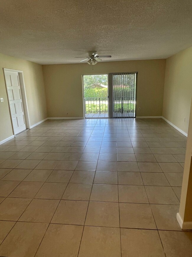 Foto del edificio - 11605 NW 29th St