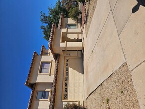 Building Photo - 900 Estancia Dr