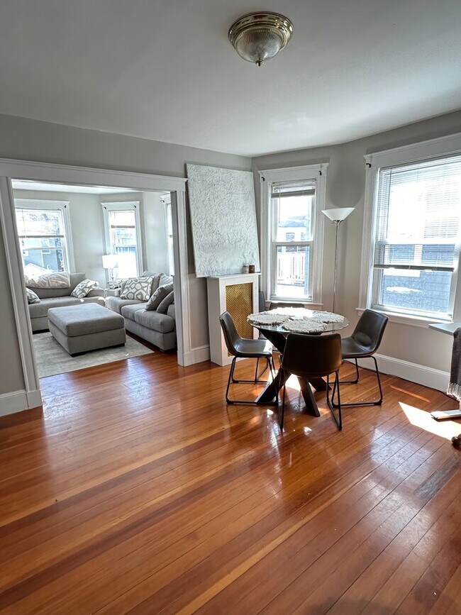 Foto del edificio - Everything on Your Wishlist! 2bed w/ parki...