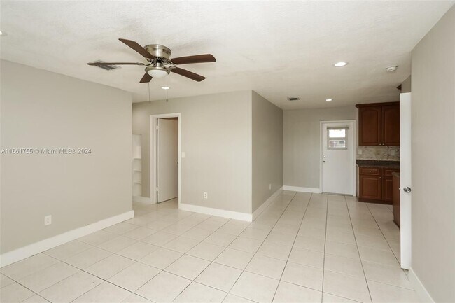 Building Photo - 14630 SW 104th Ave
