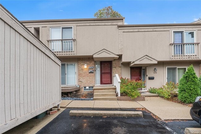 Building Photo - 1476 Oakbrook E Dr