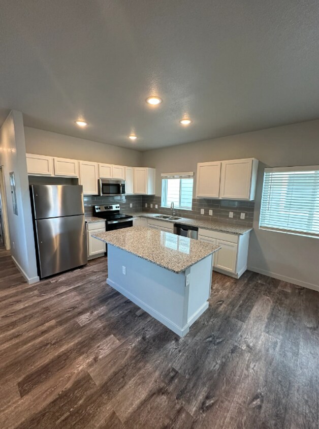 Foto principal - Brand new cottage apartment homes - New Co...