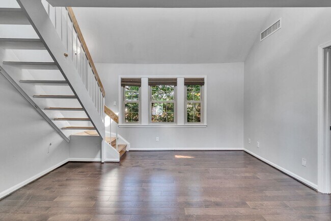 Foto del edificio - 2 Bedroom with Loft in Old Town North