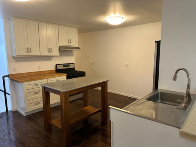 Foto del edificio - 7017-74 1/2 74th 1/2 Ave N