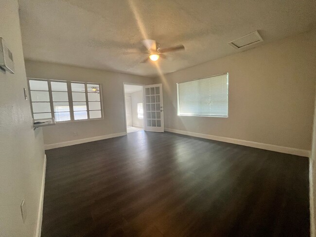 Foto del edificio - 3 Bedroom Home with Bonus Room - Near Stadium