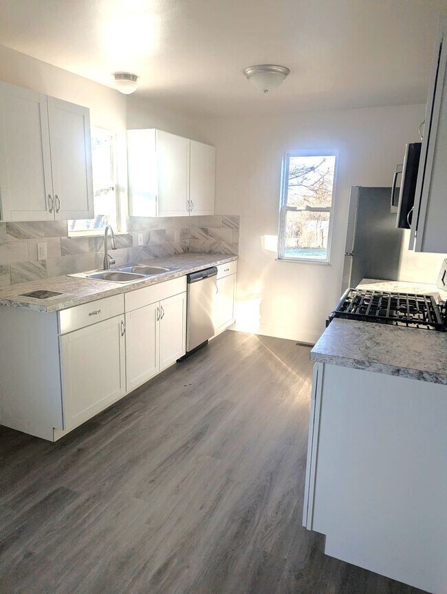 Foto del edificio - 247 Reed Ave