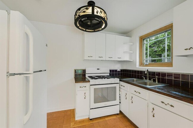 Foto del edificio - 4010 Maplewood Ave