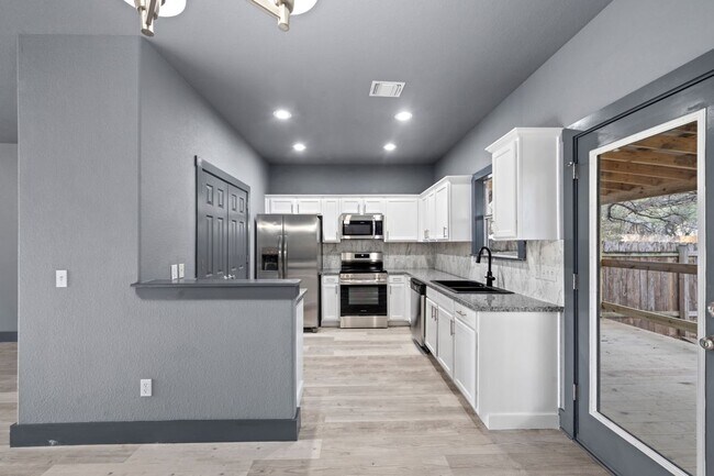 Foto del edificio - 38 Deer Ridge Rd