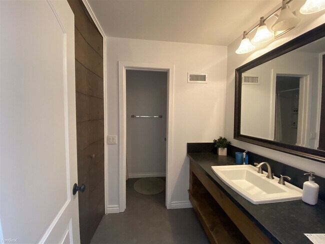 Building Photo - 3 br, 3 bath Townhome - 6931 Camino Pacheco