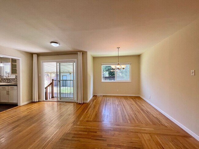 Building Photo - Charming Three Bedroom South Napa Home