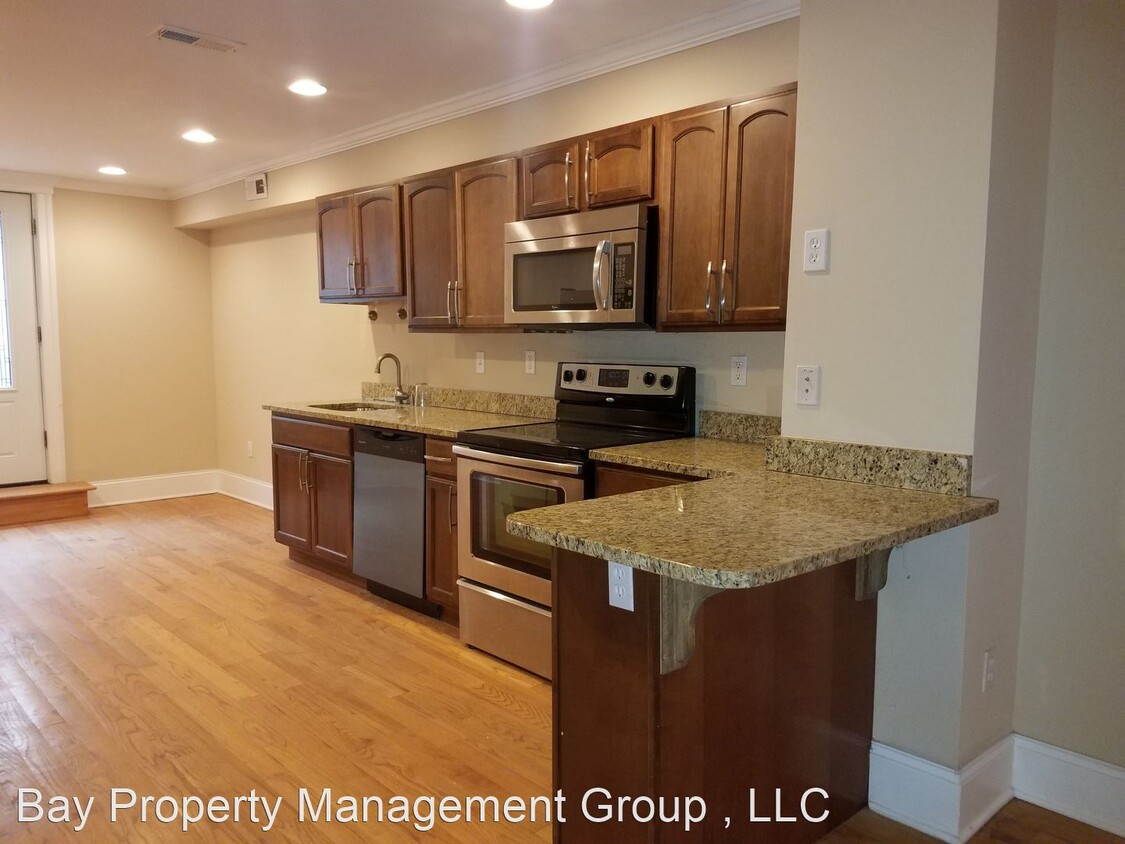 Primary Photo - 3 br, 2.5 bath House - 104 S Regester St