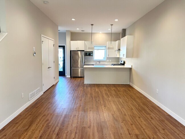 Foto del edificio - ONE MONTH FREE ON 12-MONTH LEASE!