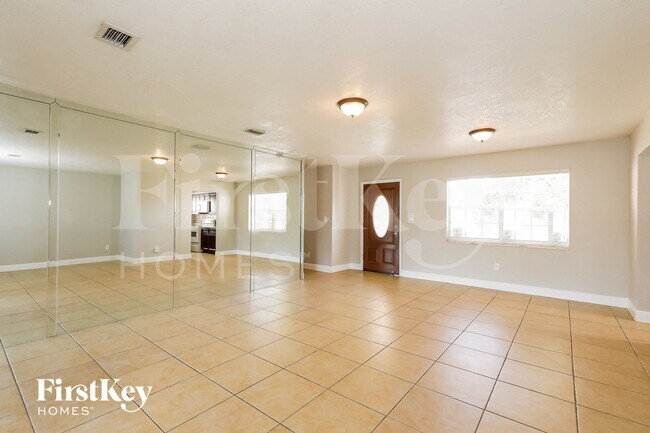 Foto del edificio - 1345 NW 188th St