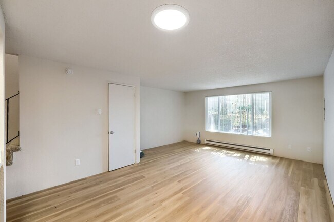 Foto del edificio - 6931 Rainier Dr