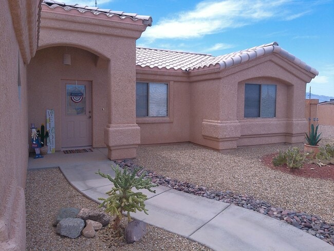 Building Photo - Seasonal Winter Rental Nov 1st to April 30...