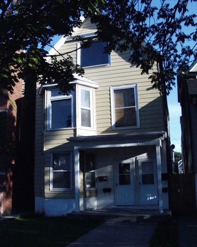 Building Photo - 2437 W Ainslie St