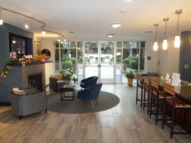 Building Photo - Immaculate & Roomy 2-Bedroom Condo in Grea...