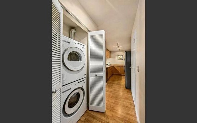 Building Photo - BQWIN