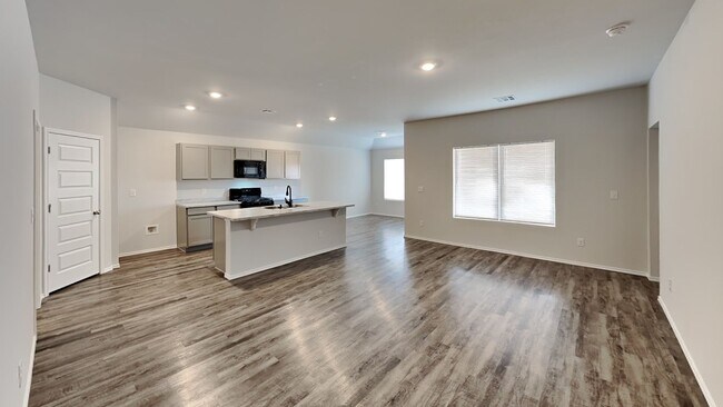 Building Photo - Very Nice brand new 4 bedroom 2 bath home in Edmond schools