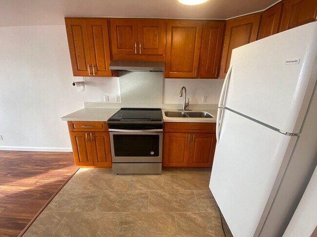 Foto del edificio - $2,250 - 2 Bdrm /  1Bath / 1-Parking @ Pla...