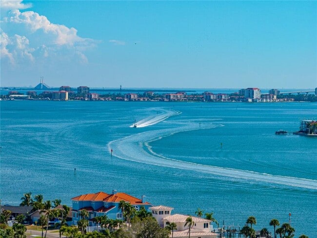 Foto del edificio - 7125 Shore Dr S