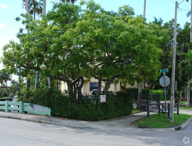 Building Photo - Spring Garden Apartments