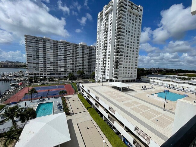 Foto del edificio - 2780 NE 183rd St