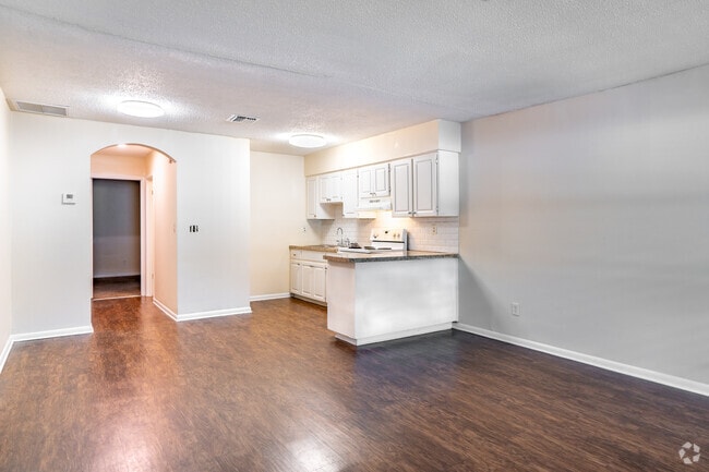 1 dormitorio, 1 baño - 675 pies cuadrados - Sala de estar - 417 Woodrow Ave